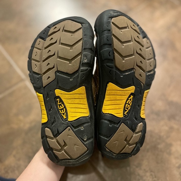 Keen Boy’s Brixen Waterproof Slip on Mules - Picture 4 of 9